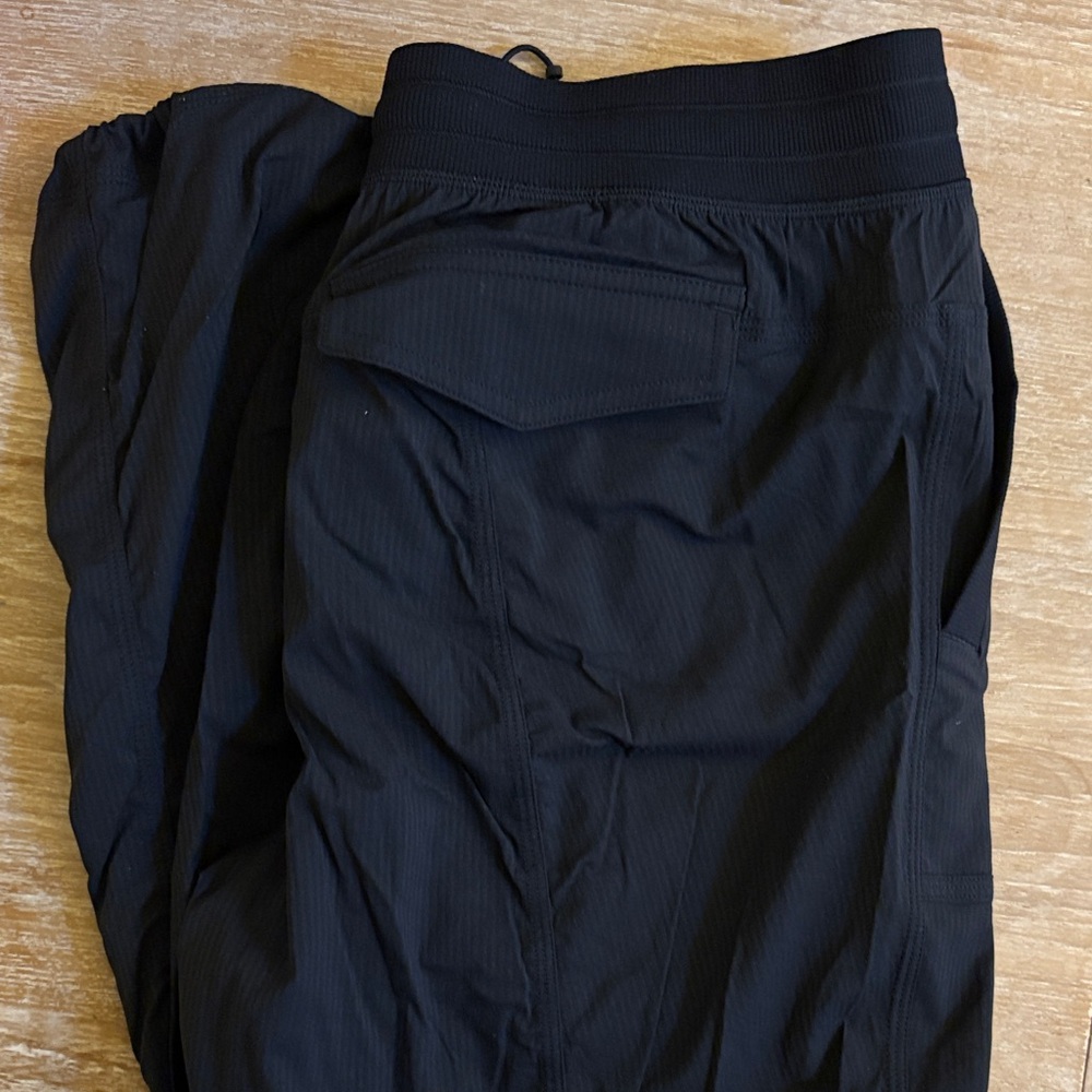 Black Lululemon Dance Studio Mid-rise Cargo Pants S - Picture 3 of 3